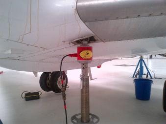 hawker 800, hawker 800xp, how to weigh a hawker 800, how to weigh a hawker jet, how do you weigh a hawker jet, how much does a hawker 800 weigh, hawker jet weighing, weighing a hawker jet, tron air, tron air jacks, myers, myers jacks, columbus jacks, regent jacks, malabar jacks, 